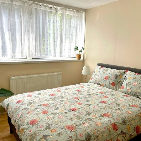3Br Central London Close Station 외부 사진