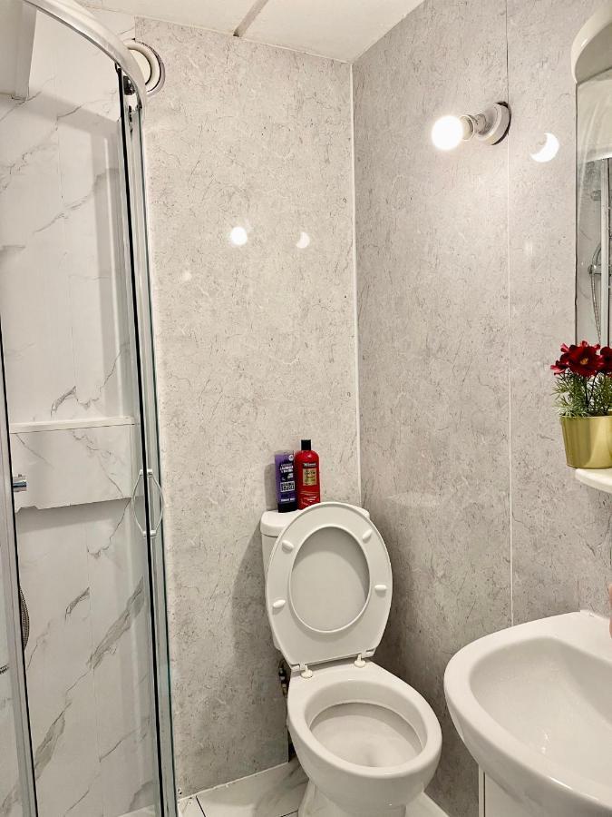 3Br Central London Close Station 외부 사진