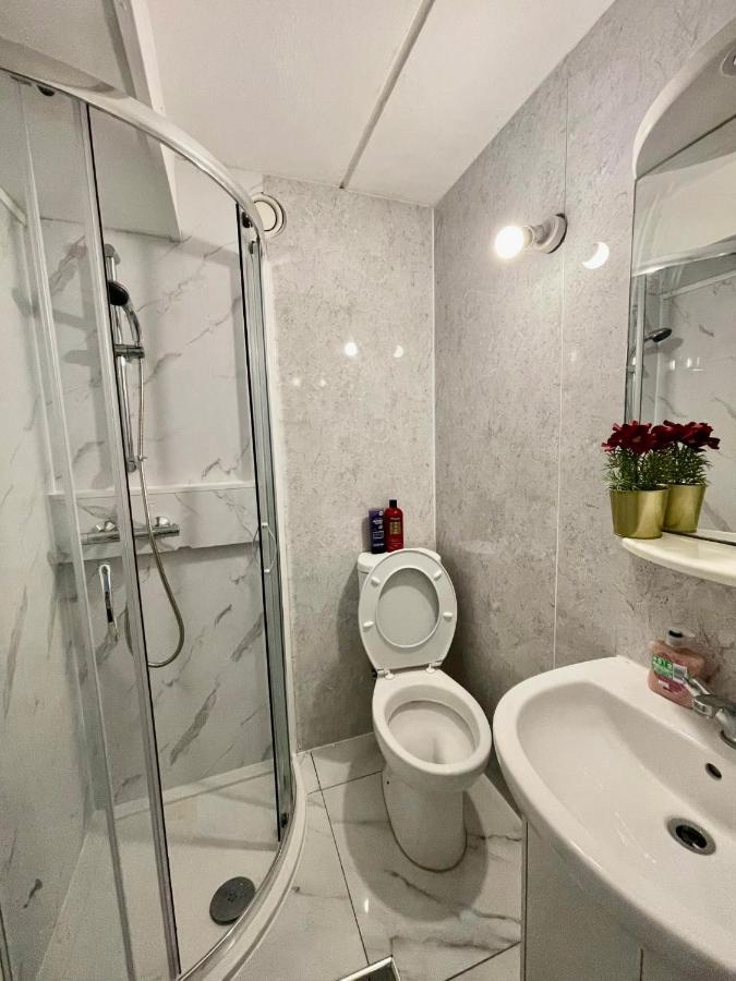3Br Central London Close Station 외부 사진