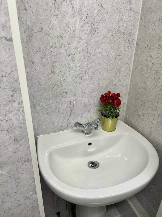 3Br Central London Close Station 외부 사진