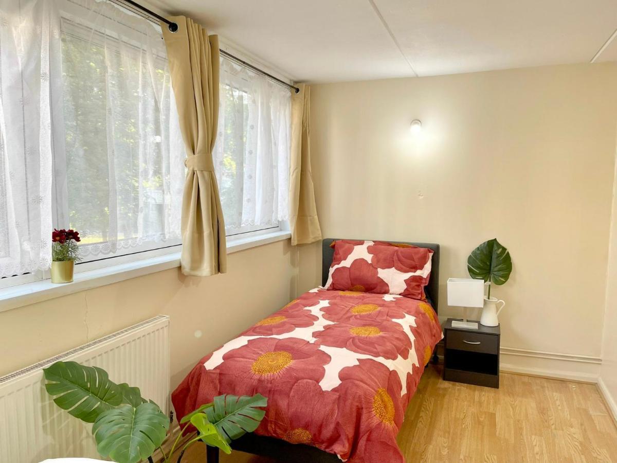 3Br Central London Close Station 외부 사진