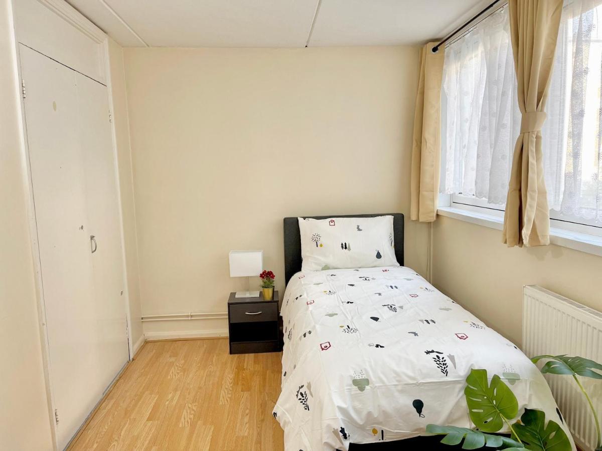 3Br Central London Close Station 외부 사진